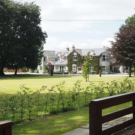 Дом отдыха Coolanowle Self Catering *